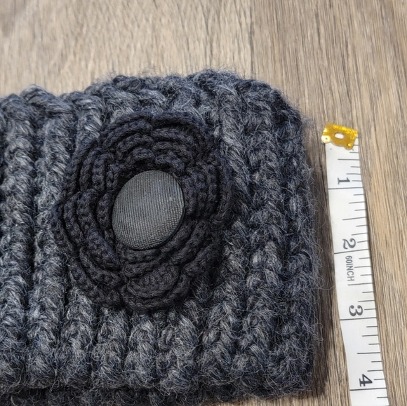 Sweater Headwear with floral accent - Picture 4 of 4